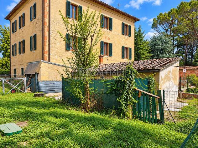 Ampio appartamento con garage, cantina, giardino e terreno agricolo - Foto 18