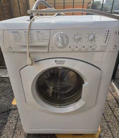 Lavatrice Ariston 7 kg . 1000 giri.
