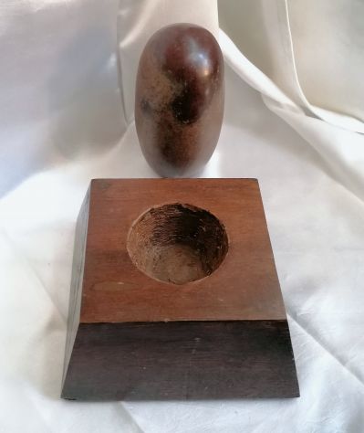 ANTICO AUTENTICO SHIVA-LINGA DIASPRO CON BASE LEGNO SCOLPITA, INDIA 1900. - Foto 5