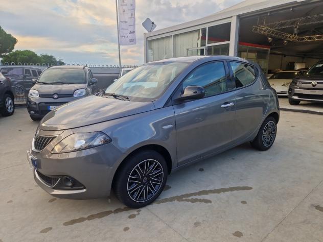 Lancia Ypsilon 1.0 FireFly 70cv Hybrid Gold Plus - Foto 2