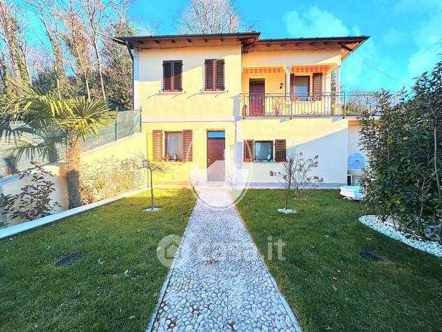 Villa in Vendita in Via Armino a Gavirate