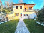 Villa in Vendita in Via Armino a Gavirate