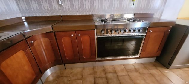 Cucina angolare in legno (330x260) + Lavastoviglie BOSCH + Tavolo e 6 Sedie - Foto 4