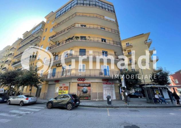 Oltre 3 vetrine in affitto a Salerno - Foto 5