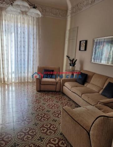 CENTRO STORICO – Via Osorio – Appartamento al 1°p. s/a – 170 mq ca. – 4 vani + acc. Buone condizioni, ottima posizione. Euro 140 mila CL F - Foto 2