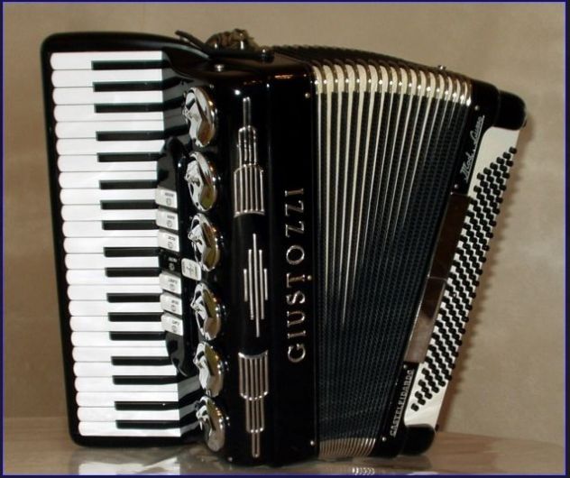 Accordion Giustozzi Luxury model 120 bass
