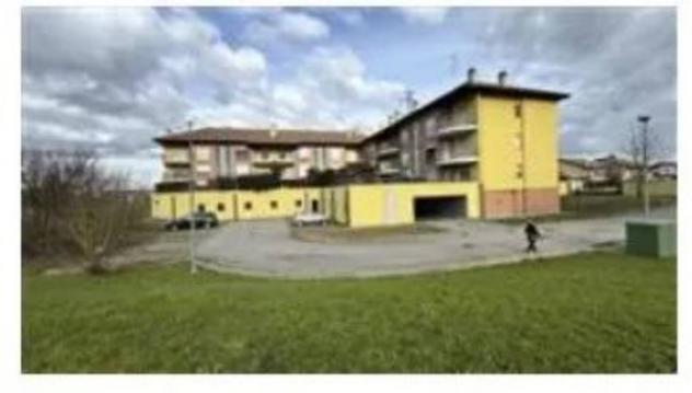 Immobile in asta di 127 m² con più di 5 locali e box auto doppio in vendita a Oleggio - Foto 2
