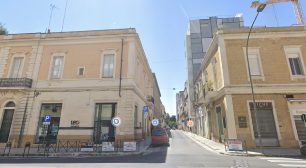 LOCALE COMMERCIALE NEL CENTRO DI LECCE CON SCOPERTO - Foto 10
