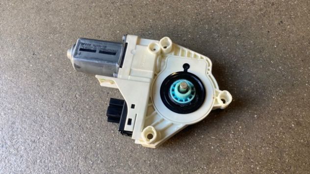 Motorino alzacristallo anteriore DX Audi A4 B8 del 2010 (8K0959802) - Foto 2