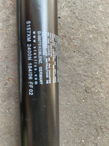 Ammortizzatori a gas per letto basculante Hymer da 2400 newton - Foto 3