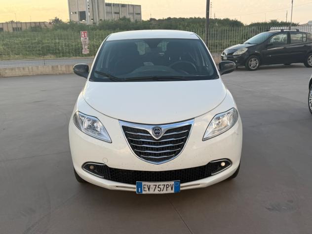Lancia Ypsilon 1.3 MJT 16V 95 CV 5 porte S&S Gold - Foto 2