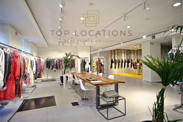 Immobile di 250 m² in affitto a Milano