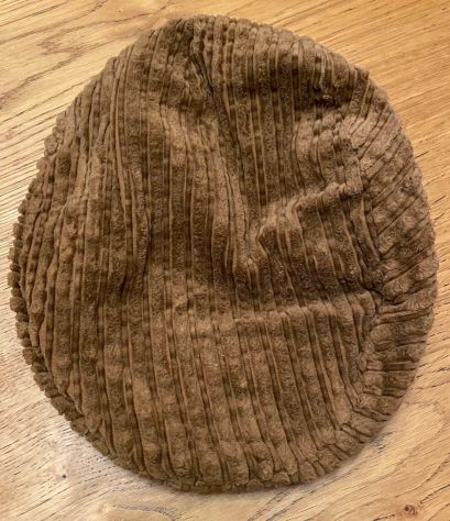 Cappello modello coppola in velluto a coste larghe marrone misura 58