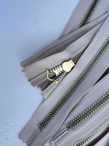 X81 Cerniere Lampo Zip metallo YKK da cm 20 col. Avorio – Pz. 20 - Foto 5