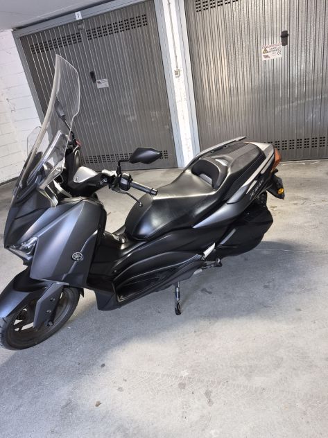 X MAX 300 ( FATTO REVISIONE E CINGHIA E RULLI ) - Foto 3