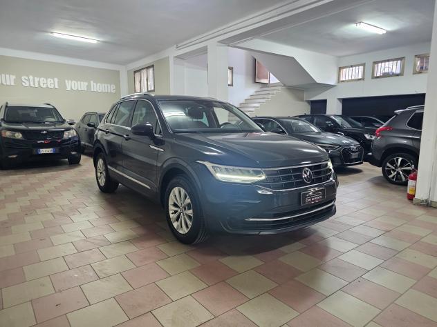 Volkswagen Tiguan 2.0 TDI 150 CV SCR DSG Life - Foto 6