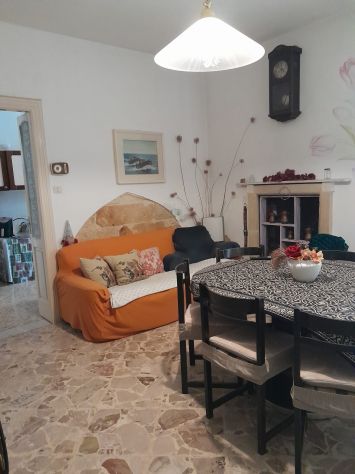 Splendida Villa Indipendente con Giardino, Terrazzo e Dependance – Venduta Arred - Foto 6