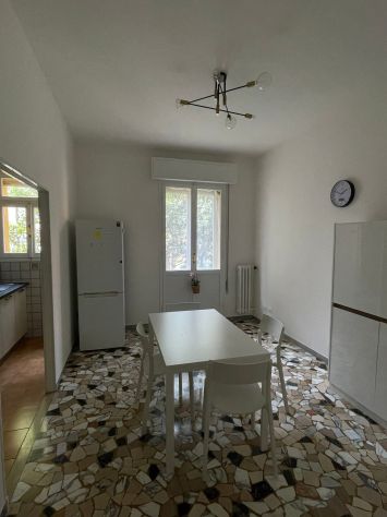 LIBERA AMPIA STANZA SINGOLA ZONA SANTO STEFANO PER STUDENTESSA E LAVORATRICE - Foto 3