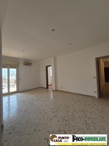 Palermo, Via Grisanti affittasi ampio 2 vani ristrutturato