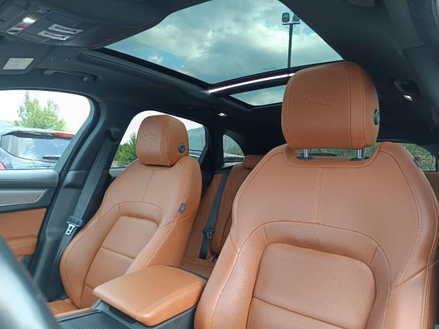Jaguar F-Pace 2.0 Mild Hybrid R-Dynamic - Foto 9