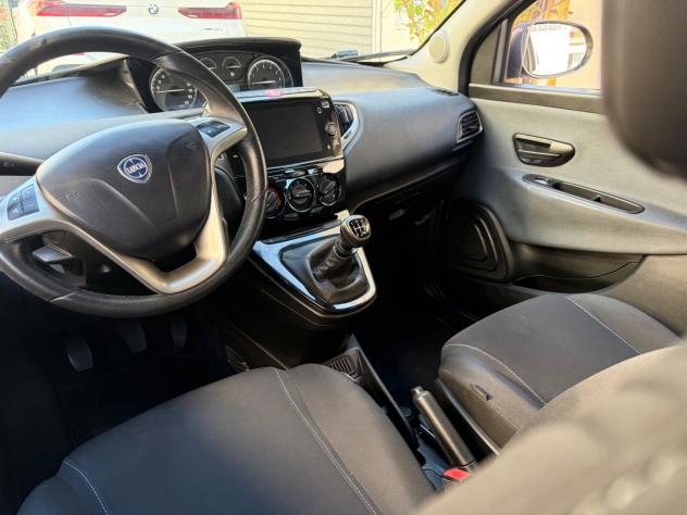 Lancia Ypsilon 1.0 FireFly 5 porte S&S Hybrid Gold - Foto 3