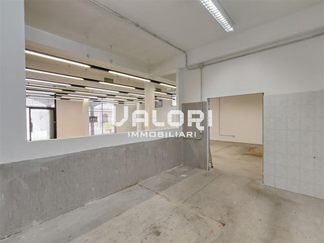 AMPIO LOCALE COMMERCIALE/ARTIGIANALE CON INGRESSO INDIPENDENTE E PARCHEGGI PRIVATI - Foto 13