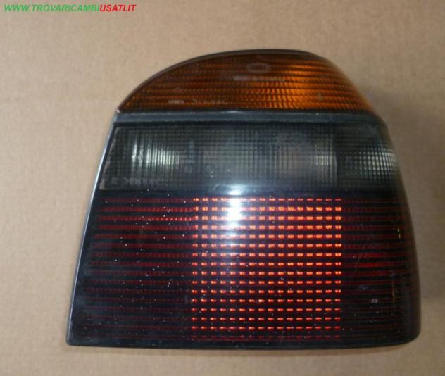 FANALE POST.D. FUME VOLKSWAGEN GOLF (1H) 5 porte  Parti elettriche  Fanaleria  Fanali  Fanale post. sx. VOLKSWAGEN - GOLF 3 - 01-08-1992 - 01-07-1997,