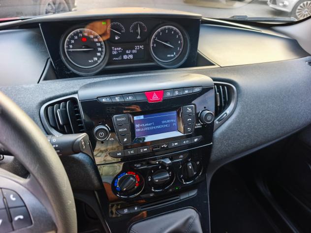 Lancia Ypsilon 1.2 69 CV 5 porte GPL Silver - Foto 9