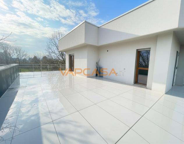 Esclusivo Attico Moderno con Terrazza Panoramica a Livello