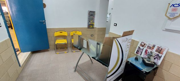 SCORRANO LOCALE C3 ADIBITO A PALESTRA 90.000 € - Foto 3