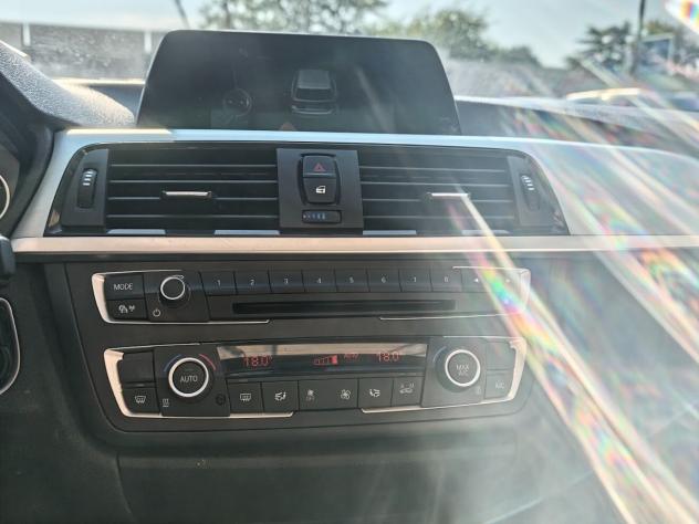 Bmw 320 320d xDrive Touring Luxury Automatica - Foto 9