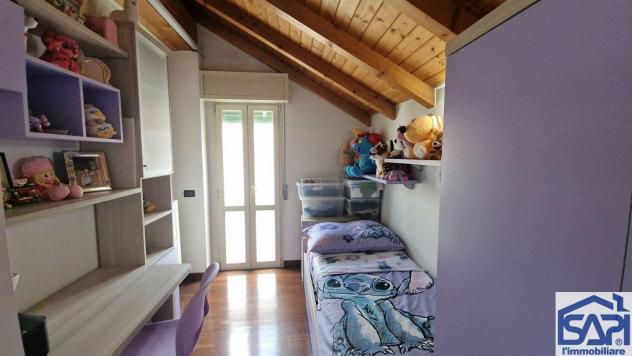Porzione di villa bifamiliare completamente ristrutturata su più livelli - Foto 16