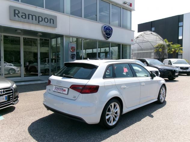Audi A3 1.6 TDI Sportback S-LINE - Foto 4