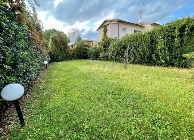 BIFAMILIARE di 8 vani e di 150 mq (PIETRASANTA) rif. 038 - Foto 5