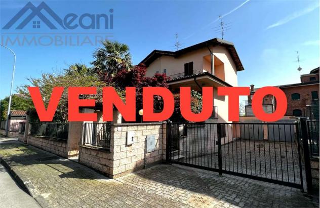 208 - VENDUTO! VILLA BIFAMILIARE CON GIARDINO