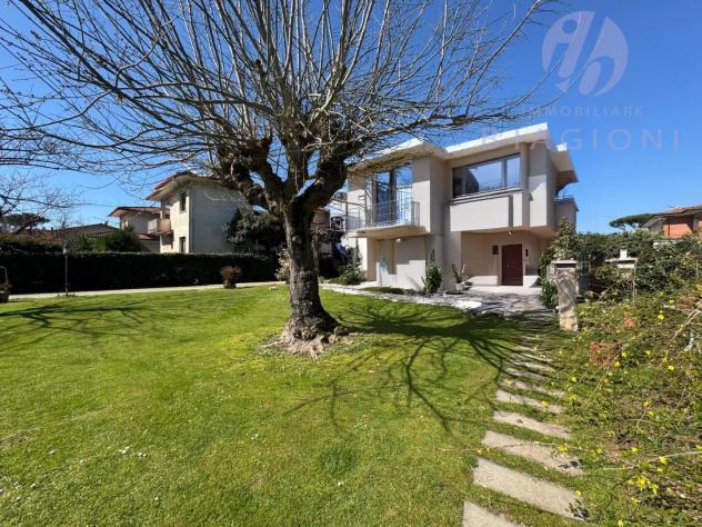 Villa in vendita a Vaiana - Forte dei Marmi 200 mq Rif: 1315264