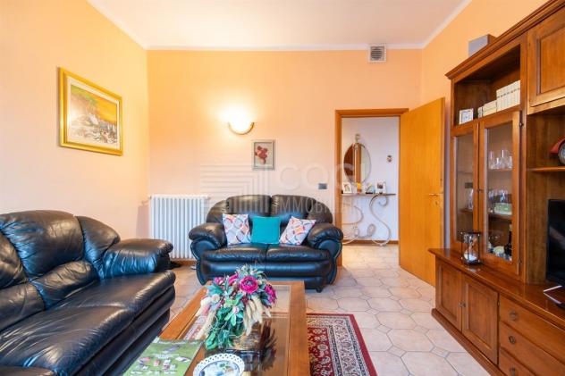Elegante appartamento indipendente con giardino privato e ampio garage - Foto 9