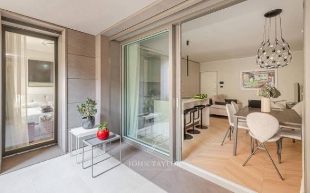 Appartamento di 90 m² con 5 locali e box auto in affitto a Milano