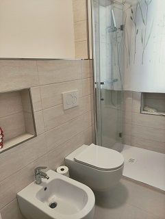 Varazze centro(estivo) sei vani perfetti terrazza giardino parcheggio 1300 euro - Foto 9