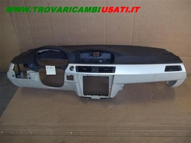 CRUSCOTTO NERA CON FACIA INF BEIGE FORO NAVI BMW Serie 3 E90 4 porte  Carrozzeria  Allestimenti interni  Cruscotto strumenti   BMW - Serie 3 E90 4 por