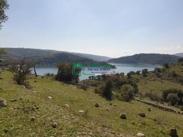 Terreno edificabile con vista sul lago Santa Rosalia