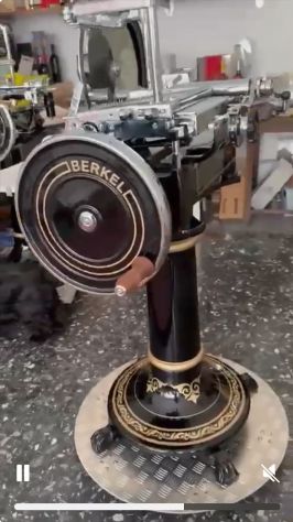 AFFETTATRICE VOLANO BERKEL MOD. 8