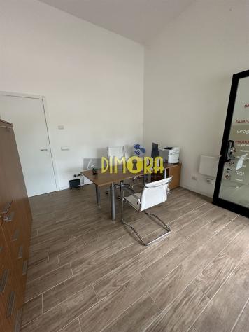 NEGOZIO IN NOVATE LIBERO A BREVE - Foto 3