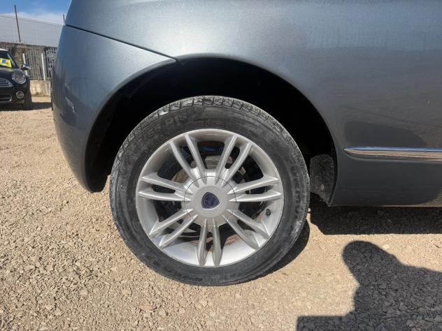 Lancia Ypsilon 1.2 69 CV Argento - Foto 9