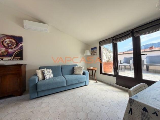 PARATICO – ULTIMO PIANO CON TERRAZZINO, PISCINA E SCORCIO LAGO - Foto 15