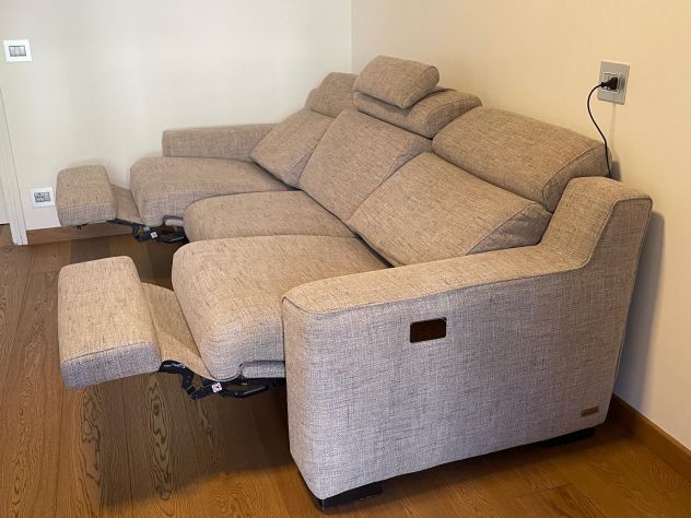 Divano 3 posti elettrico in tessuto moderno 253x100 cm - Ottime condizioni - Foto 4