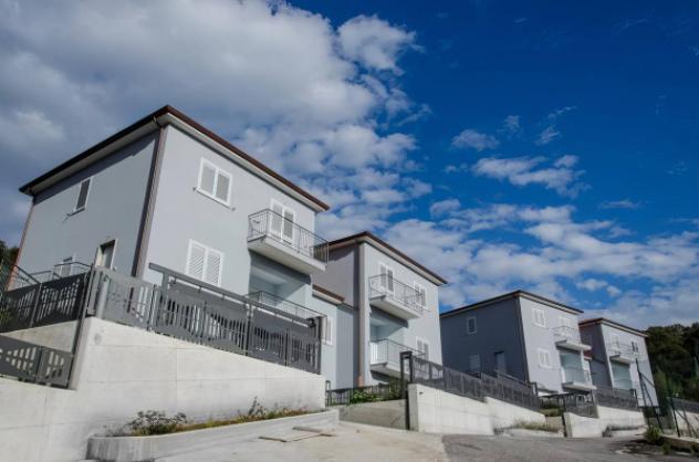 Immobile in asta di 102 m² con più di 5 locali e box auto in vendita a Vibonati