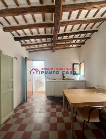CENTRO STORICO – Via delle Arti, 2° piano s.a., appartamento 3 vani+accessori arredato. Ottime condizioni e contesto. Euro 900 CL E - Foto 4