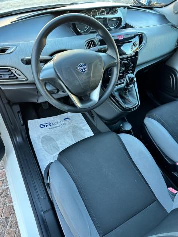 Lancia Ypsilon 1.2Bz 69Cv 5P - Uniproprietario - Foto 9