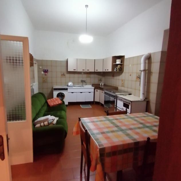 Nella Fraz.di Selvena, comune di Castell'Azzara vendiamo intera palazzina con possibilità di duplice appartamento. Accompagna lo stabile un piccolo gi - Foto 9